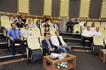 VALİ CİRİT, “PROJE DÖNGÜSÜ YÖNETİMİ EĞİTİMLERİNİ” TAMAMLAYAN KURSİYERLERE KATILIM BELGELERİNİ VERDİ